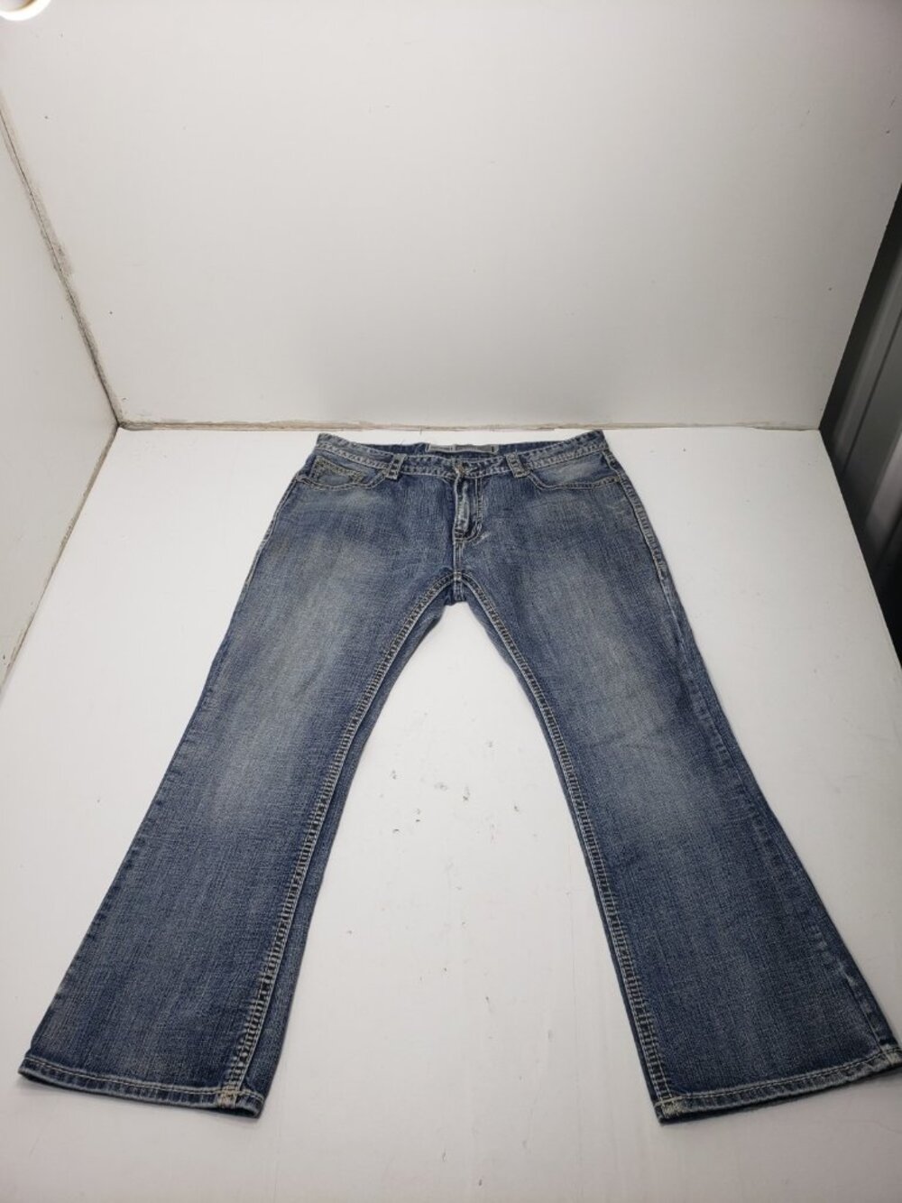 Rock & Roll Cowboy Men’s Blue Denim Jeans Distressed Faded Straight Leg 38x32